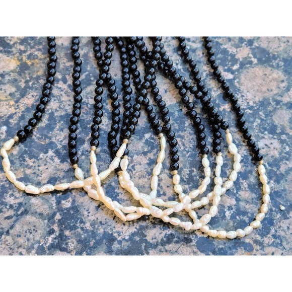 Vintage multistrand baroque pearl black glass bead necklace with 14k gold clasp - Picture 4 of 7